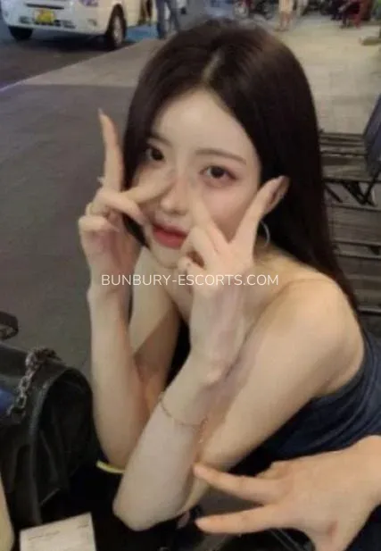 Bunbury escorts Julia — 10