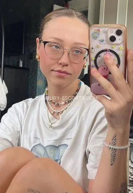 Bunbury escorts Madeleine — 3