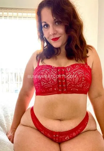 Bunbury escorts Frida — 2