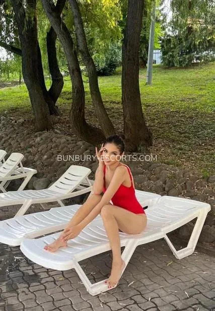 Bunbury escorts Pia — 1