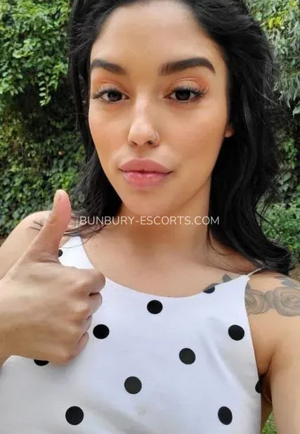 Bunbury escorts Frida — 4