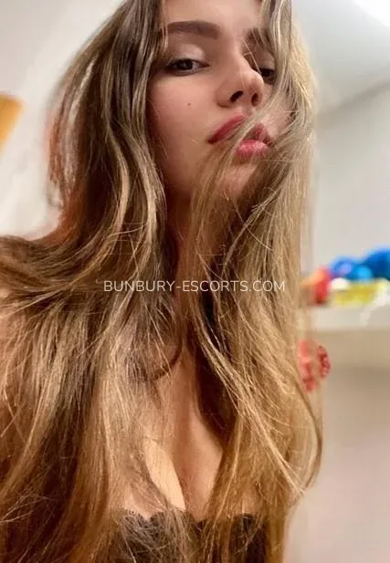 Bunbury escorts Elisabeth — 1