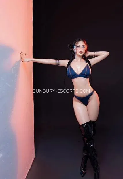 Bunbury escorts Elisabeth — 5
